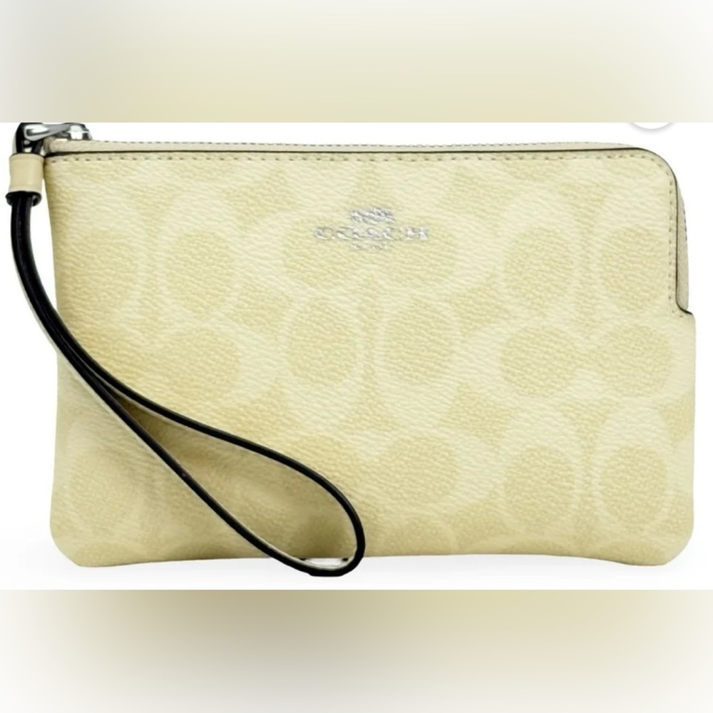 NWOT Coach Yellow/Hay Color Wristlet